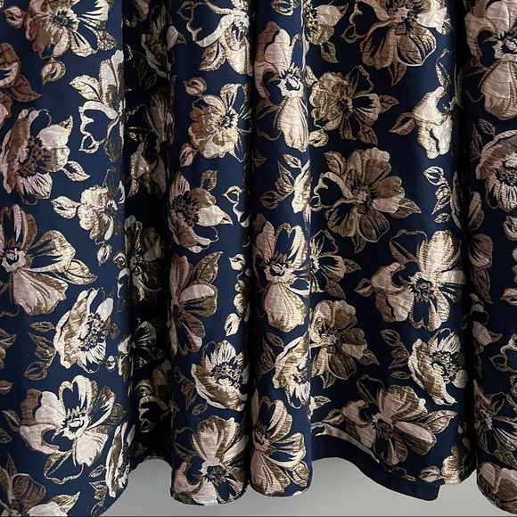 Badgley Mischka Floral Jacquard dress - Picture 8 of 10